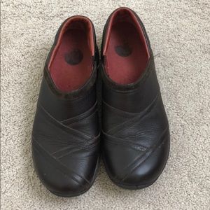 Brown Merrell slides size 9.5
